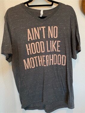 “Ain't No Hood Like Motherhood” Graphic Tee - Gray with rose gold Text